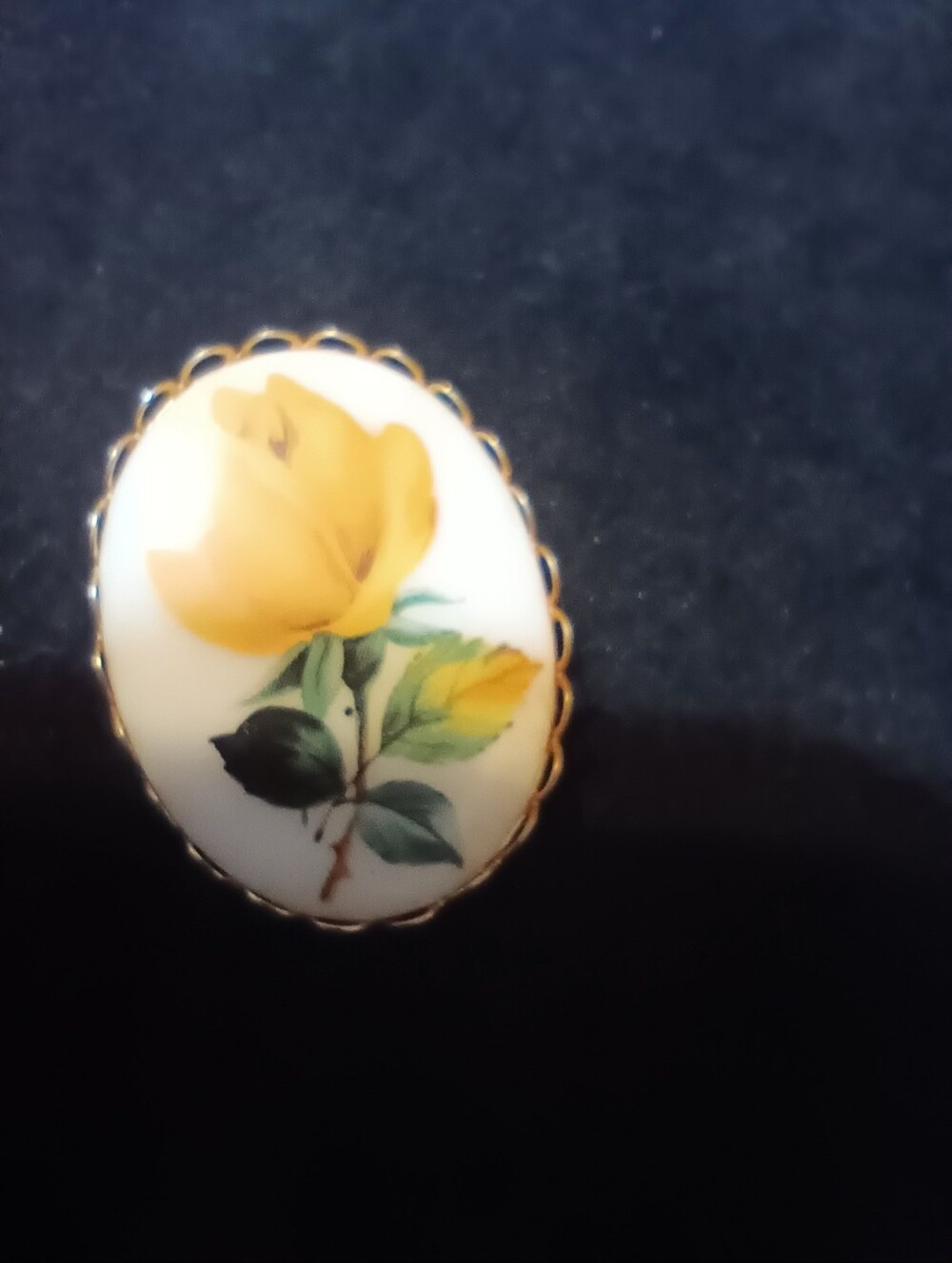 Vintage Porcelain Yellow Rose Brooch. Gold Tone Scalloped Edge